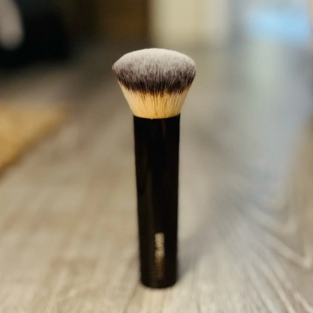 Hourglass Vanish Seamless Finish Foundation Brush